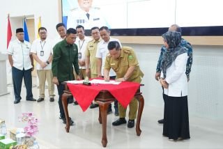 Dukung Pendidikan Tinggi, Pemprov Riau Resmi Hibahkan Aset Tanah ke UNRI