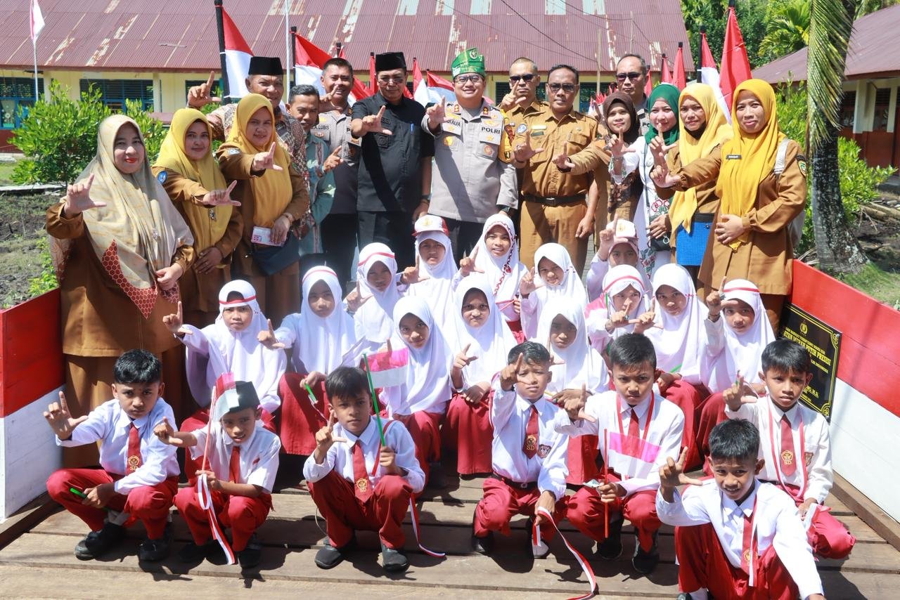 Jembatan Merah Putih Presisi Diresmikan, Akses Siswa SDN 18 Semulut Kini Lebih Aman