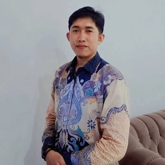 Membaca Dr. Elviriadi: Sang Intelektual Organik dari Menara Gading ke Garis Depan Oleh: Guswanda Putra, S.Pi Pemerhati Kebijakan Publik